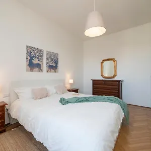 Xenia - Newly Renovated Milano
